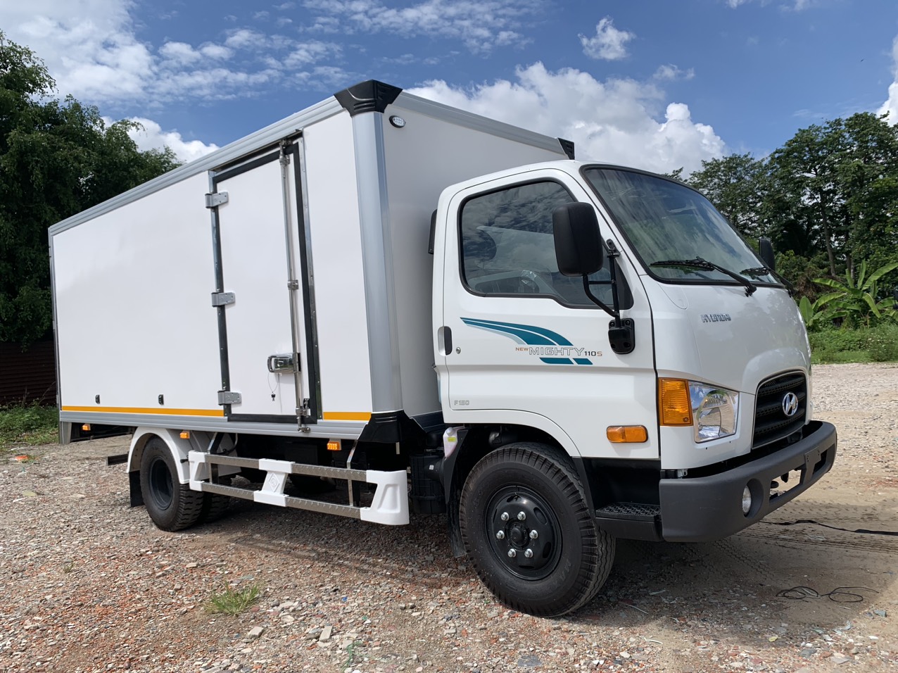 hyundai 110sp 6t9 thùng kín hyundai 110sp 6t9 thùng kín
