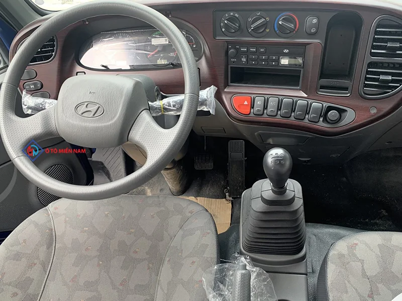 hyundai 110sl 7t thùng kín hyundai 110sl 7t thùng kín