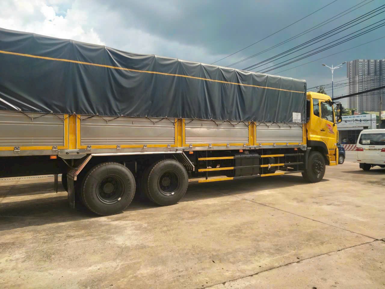 xe tải 3 chân dongfeng 13 tấn thùng bạt xe tải 3 chân dongfeng 13 tấn thùng bạt