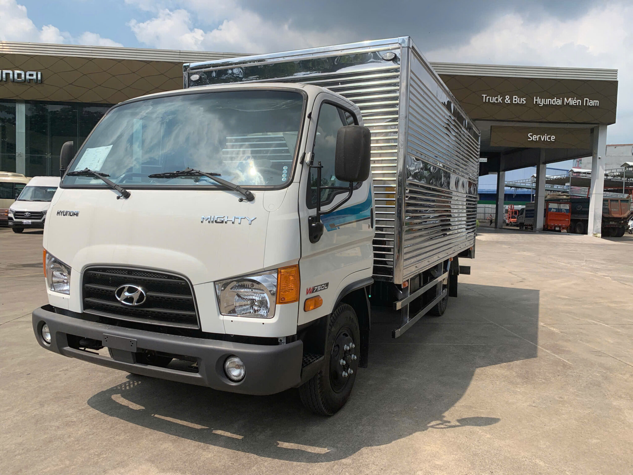 hyundai mighty w750/w750l e5 thùng kín hyundai mighty w750/w750l e5 thùng kín