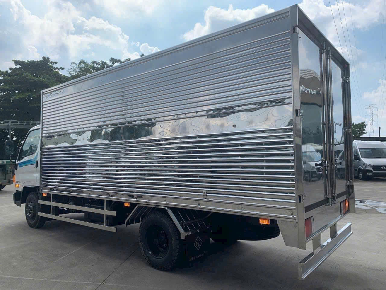 hyundai mighty w750/w750l e5 thùng kín hyundai mighty w750/w750l e5 thùng kín