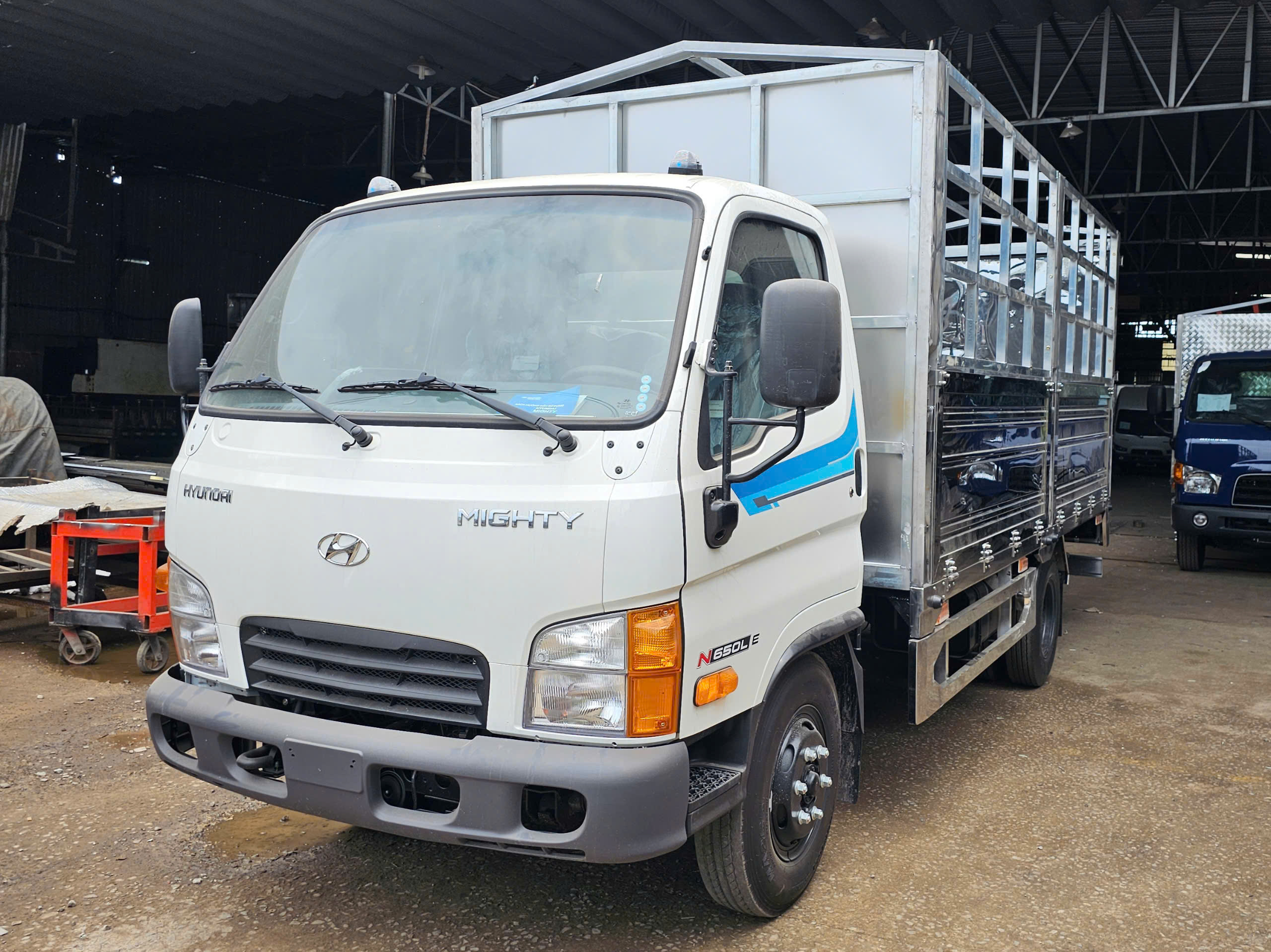 hyundai mighty n650l e5 thùng bạt