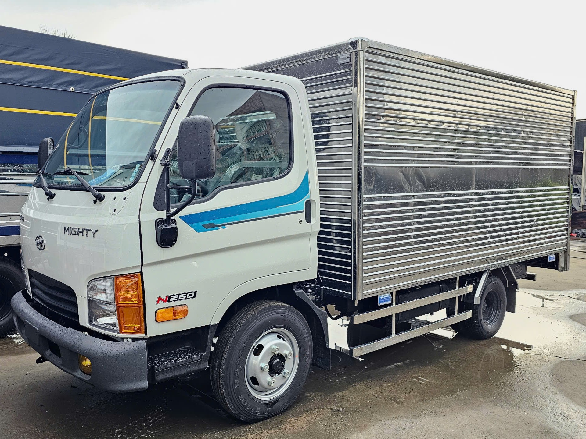 hyundai new mighty n250 e5 thùng kín